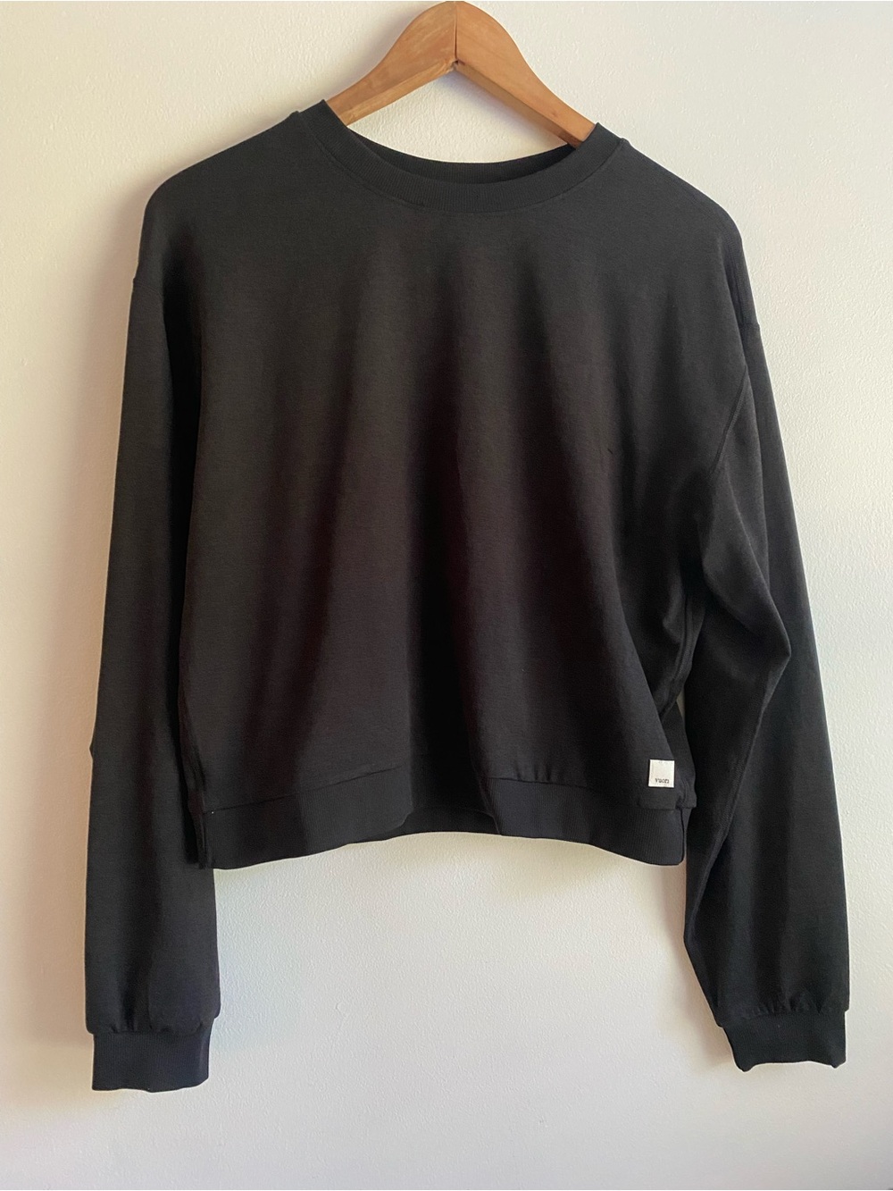 Vuori Black Heather Crewneck Pullover Sweatshirt Size M